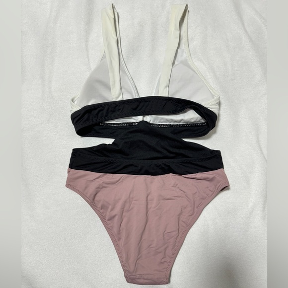 Stylish One Piece Bathing Suit - Picture 3 of 4